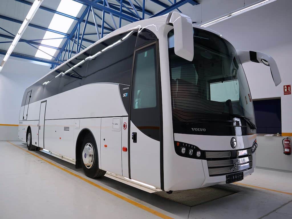 SC5 carrozado sobre chasis Volvo B11R de 13 metros de longitud y capacidad para 59 pasajeros